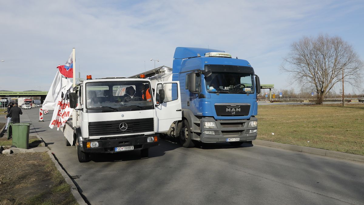 Slovenští autodopravci přerušili kvůli americkému konvoji blokádu na hranicích